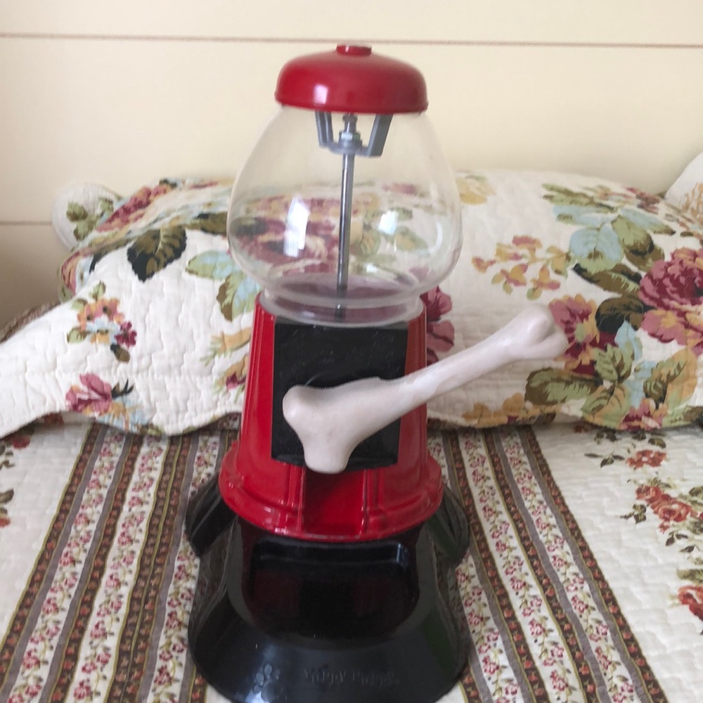 This is a used Doggy Biscuit machine, by “Yuppy Puppy”.